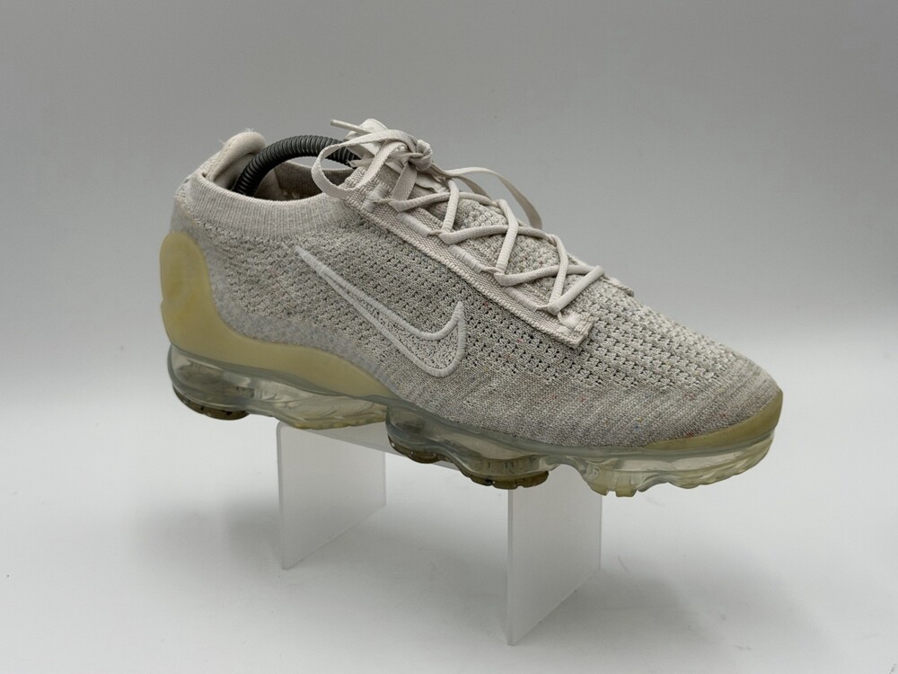 Nike Air VaporMax Flyknit Womens Size 10 Gray Running Shoes DJ9975-101